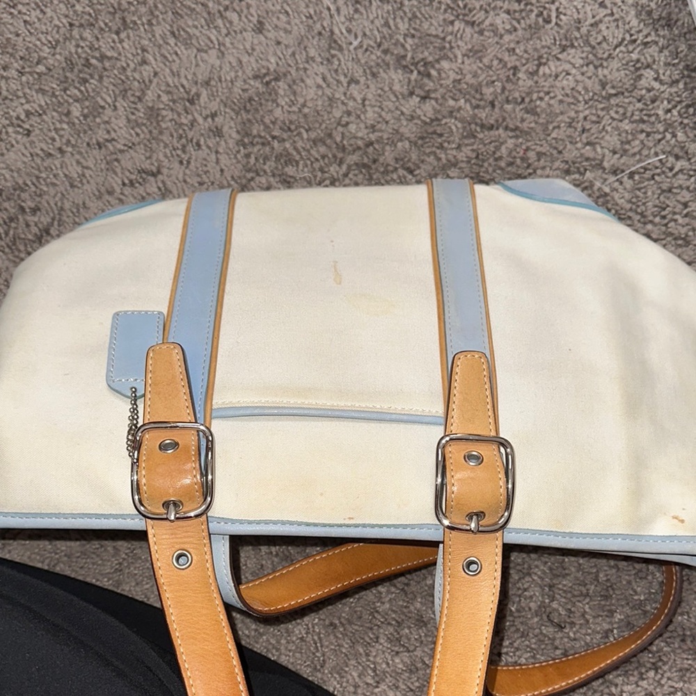 Coach Cream and Tan Shoulder Bag with Elegant Design - Picture 6 of 9